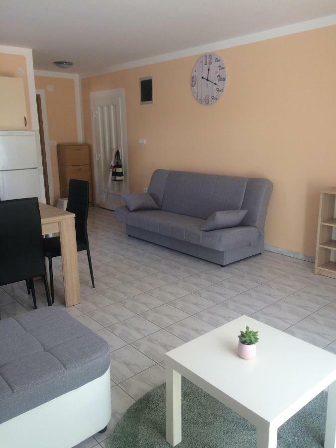 Palit Obiteljski Apartman Filip U Blizini Plaze Za Djecu מראה חיצוני תמונה