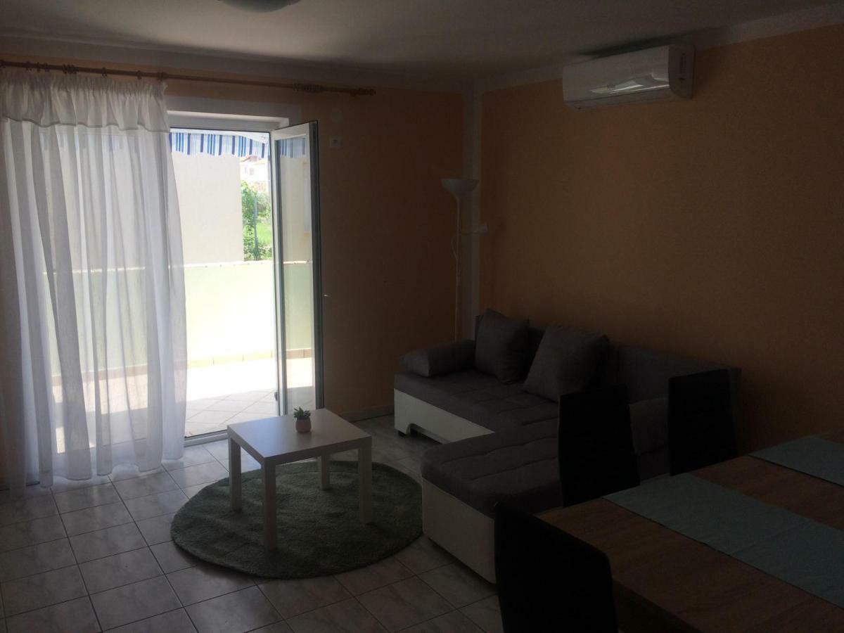 Palit Obiteljski Apartman Filip U Blizini Plaze Za Djecu מראה חיצוני תמונה